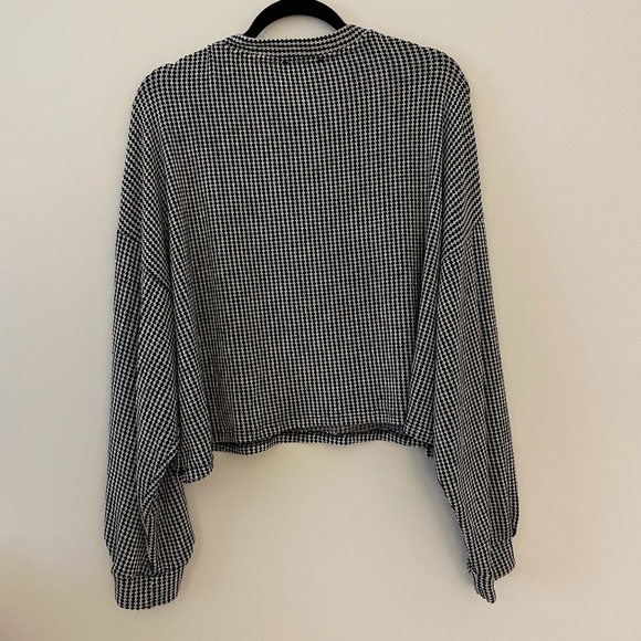 Lush Oversized Sleeve Top - Picture 2 of 4